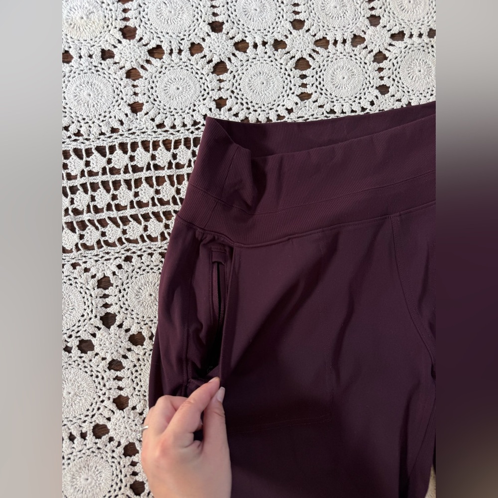 ATHLETA Venice High Rise Jogger Athleisure Pants in Garnet Size Large - Picture 9 of 14
